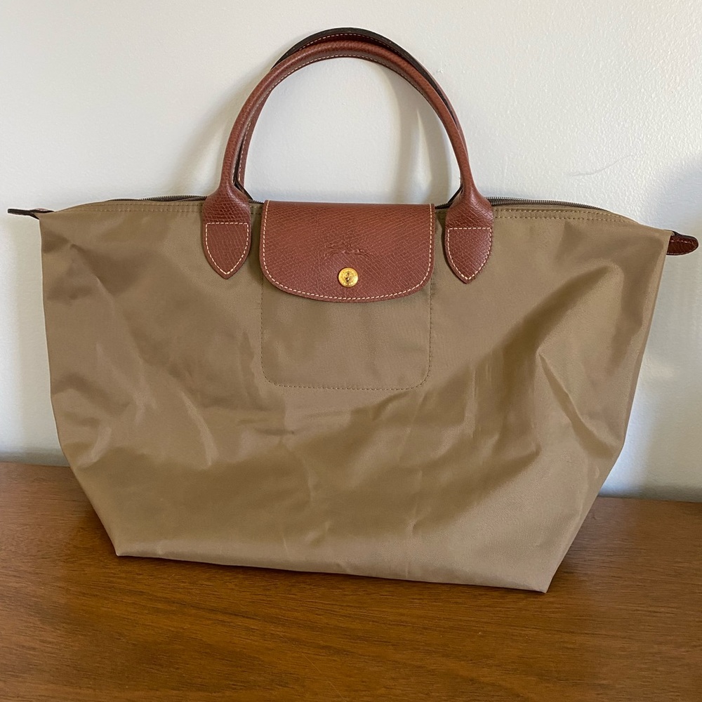 Classic tan Longchamp bag, like new